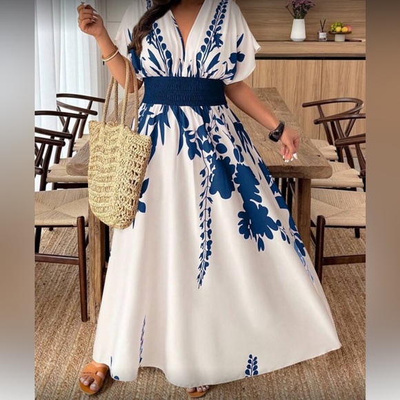 Elegant Blue Floral Maxi Dress - Picture 4 of 4